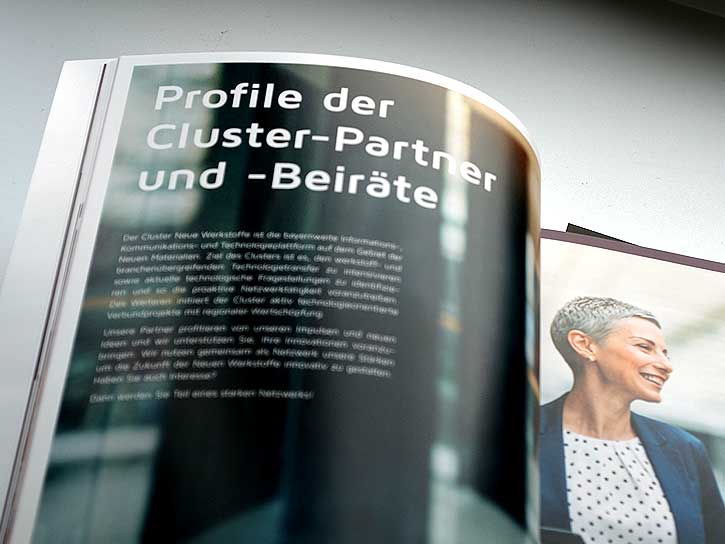 Umschlag, Jahresbericht Cluster Neue Werkstoffe, Bayern