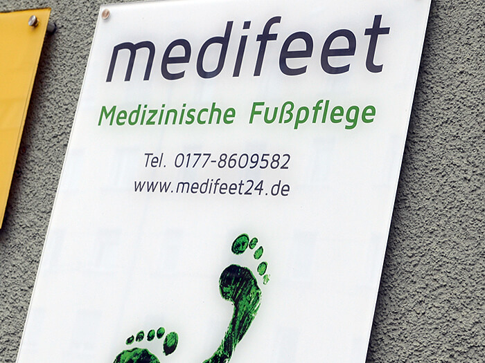 Medizinische Fußpflege, Medifeet 24, Esther Grasser, Nürnberg, Firmenschild, 6 mm Acrylglas, klar, Rückseitig bedruckt